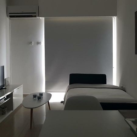 City Pearl - Modern 2 Bed Sea View Apt In City Centre Limassol Exterior foto